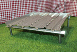 Piastra inox 304 Fuji RZeta 40x40 cm — vista quadrata su erba, uso camino e barbecue