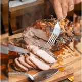 Carne arrosto affettata su tagliere in legno — risultato della cottura allo spiedo, Manuale RZeta
