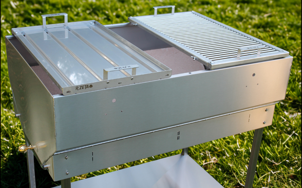 Barbecue in acciaio inox RZeta con griglia e coperchio, ideale per cucina all'aperto e professionale