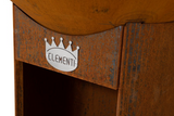 Barbecue in acciaio corten con logo Clementi, design rustico per cucina all'aperto