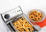 Patatine fritte e anelli di cipolla dorati — risultato cottura in friggitrice CF Inox con zona fredda
