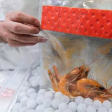 Gamberi surgelati in sacchetto sottovuoto con sfere refrigeranti per conservazione alimentare