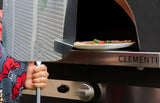 Pizza infornata con pala nel forno a gas Clementi Gold — evoluzione cottura pizza a gas