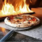 Pizza cotta nel forno a gas Clementi — cottura diretta a 450°C con fiamme live visibili