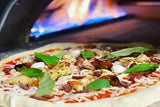 Pizza con mozzarella, olive e basilico cotta nel forno a gas Clementi Pulcinella 60x60